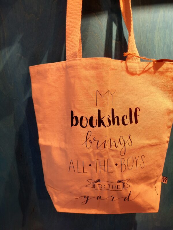 Totebag - My bookshelf brings all the boys to the yard